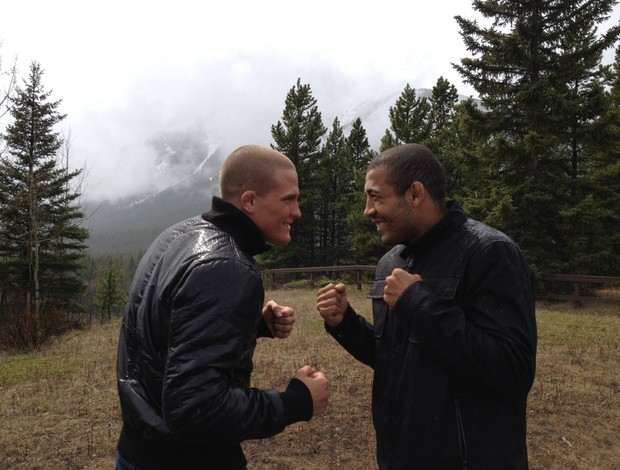 Erik Koch e José Aldo se encaram em montanha no Canadá (Foto: Reprodução/Twitter)