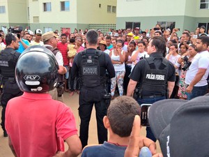 Cerca de mil famílias devem deixar residencial em Feira de Santana (Foto: Ed Santos/ Acorda Cidade)