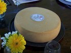 Autêntico queijo suíço é produzido nas serras de Goiás