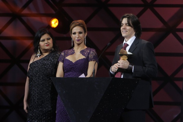 Valesca Popozuda no palco de premiação no Rio (Foto: Marcello Sá Barreto/Ag News)