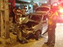 Motorista bate em poste após perder o controle do carro em João Pessoa