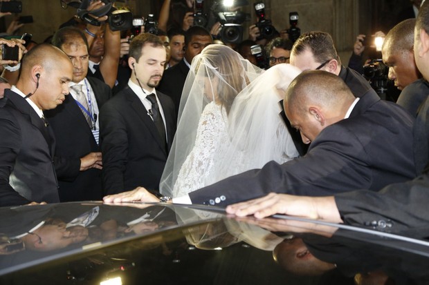 Vestido de noiva de Preta Gil tem 50 mil pérolas e renda chantilly francesa (Foto: Ag. News) Vestido de noiva de Preta Gil tem 50 mil pérolas e renda chantilly francesa (Foto: Ag. News)