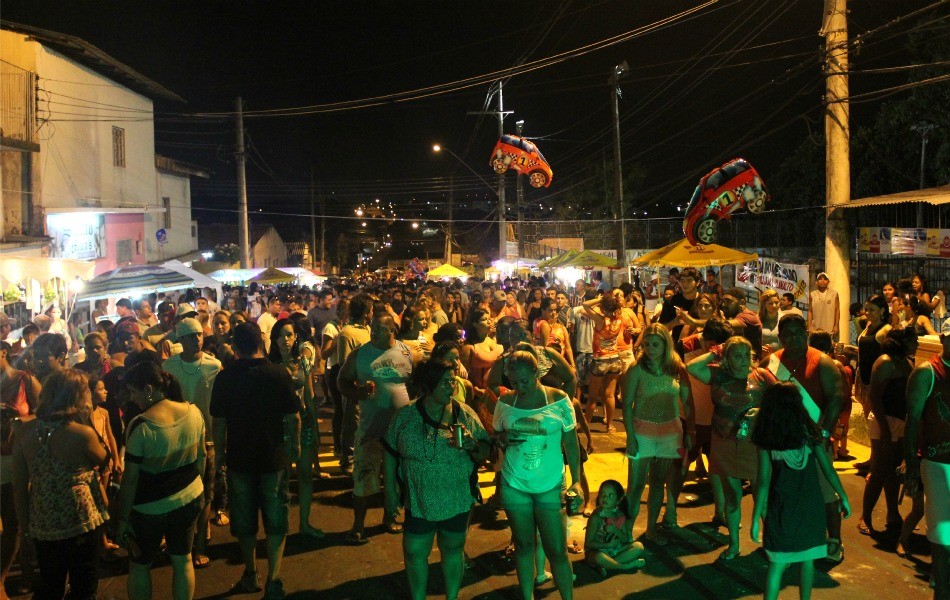 Banda do McNaldo saiu na Avenida Central, Conjunto Ajuricaba, bairro Alvorada, Zona Centro-Oeste de Manaus (Foto: Marcos Dantas/G1)