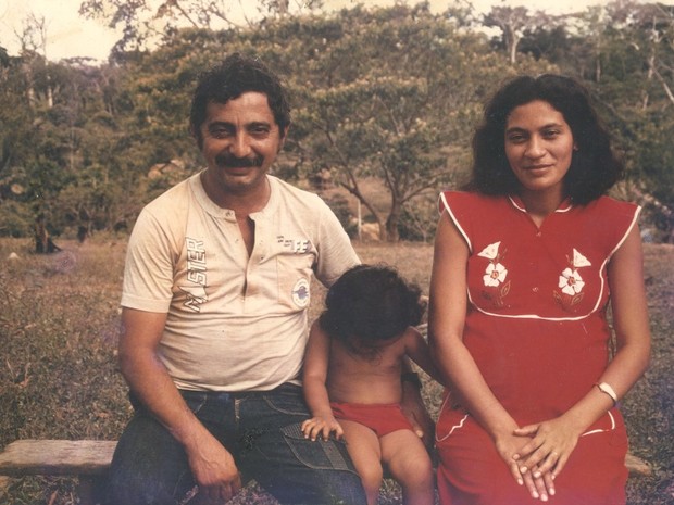 Chico Mendes ao lado da mulher e da filha Elenira (Foto: Arquivo de família)