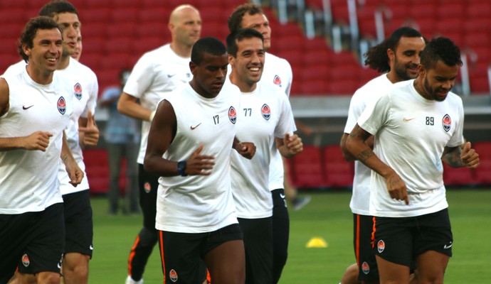 Jogadores do Shakhtar treinam no Beira-Rio (Foto: Diego Guichard)