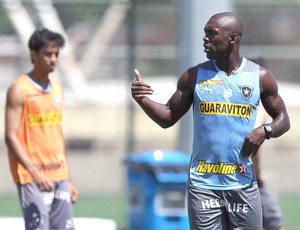 Seedorf treino Botafogo (Foto: Satiro Sodre / SSPress)