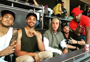 Dave-O, entre Justin Bieber e Jamie Foxx, é conhecido como "Hollywood Conector" (Foto: Reprodução/ Instagram)