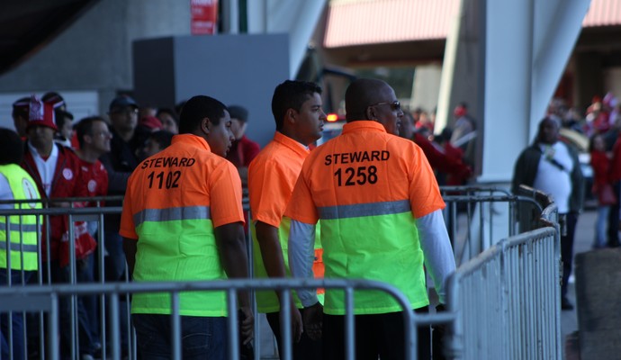 Inter x Atlético-PR conta com cerca de 400 seguranças privados, os "stewards" (Foto: Diego Guichard)