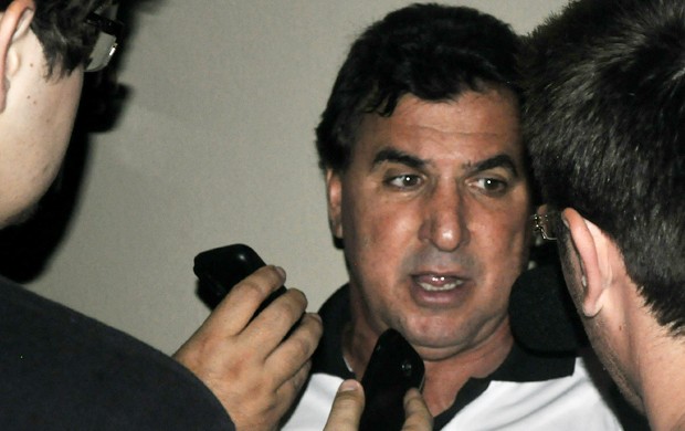 Estevam Soares dá entrevista coletiva após manter XV na elite (Foto: Bernardo Medeiros / Globoesporte.com) Estevam Soares dá entrevista coletiva após manter XV na elite (Foto: Bernardo Medeiros / Globoesporte.com)