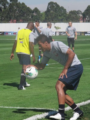 Paulinho, meia do Corinthians (Foto: Diego Ribeiro/ GLOBOESPORTE.COM)
