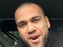 Daniel Alves solta a voz em vídeo com hit de Maluma; assista