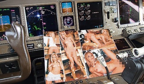 Imagens pornográficas na cabine de Boeing