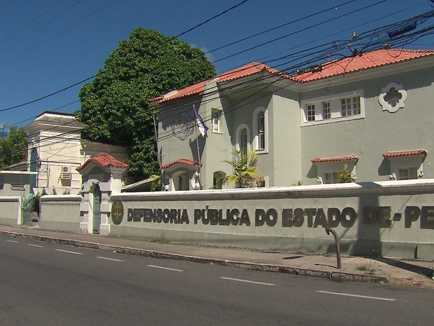 Homens rendem vigilante e assaltam sede da Defensoria Pública no Recife