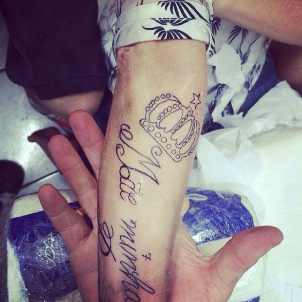Bárbara Evans exibe tatuagens em homenagem a mãe, Monique Evans (Foto: Instagram/ Reprodução)