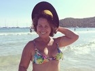 Sônia Nazário, mãe de Ronaldo, curte praia na Espanha