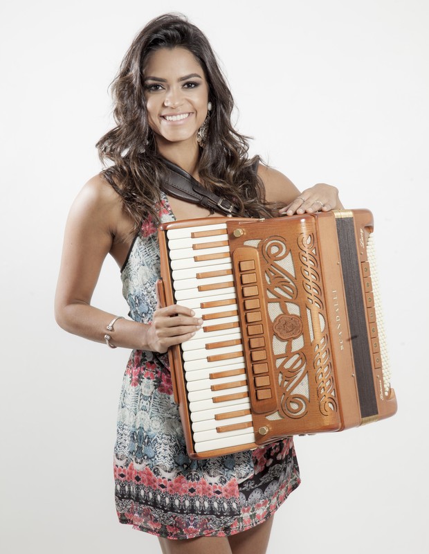 Cantora, compositora, multi-instrumentista e agora atriz, Lucy Alves é destaque na TV e nos palcos (Foto: Divulgação) Cantora, compositora, multi-instrumentista e agora atriz, Lucy Alves é destaque na TV e nos palcos (Foto: Divulgação)