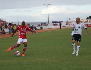 Fabinho voltou ao time do América-RN no clássico contra o ABC, de Jérson (Foto: Augusto Gomes/GLOBOESPORTE.COM)