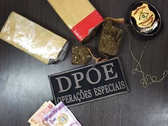 Droga e dinheiro apreendidos com mulheres no CDP (Foto: Sesipe/Divulgação)