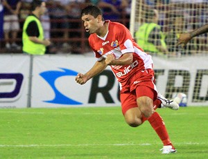 Schwenck marcou dois gols no clássico contra o CSA (Foto: Ailton Cruz/ Gazeta de Alagoas)