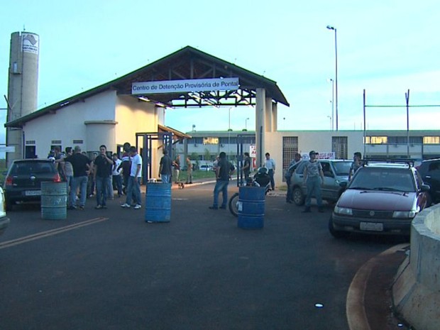 Greve dos agentes penitenciários atinge unidades prisionais na região de Ribeirão (Foto: Reprodução/EPTV)