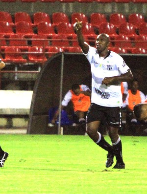 Itamar comemora gol do Ceará contra o CRB (Foto: Ailton Cruz / Ag. Estado)