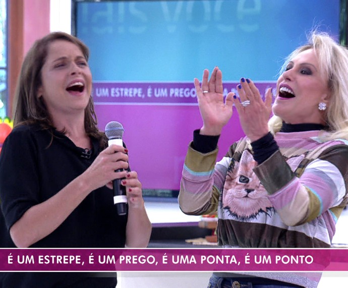 Drica Moraes e Ana Maria soltam a voz (Foto: TV Globo)