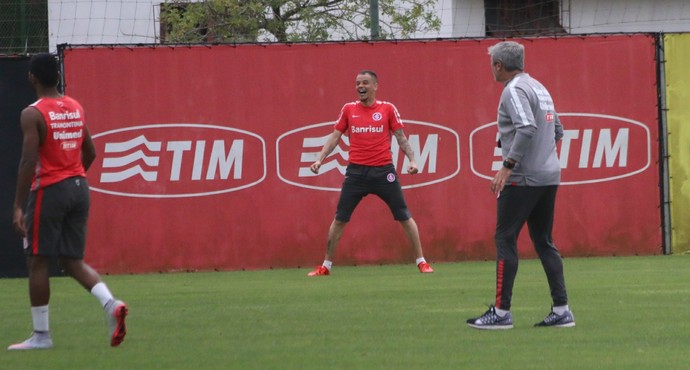 D'Alessandro meia Inter (Foto: Tomás Hammes / GloboEsporte.com)