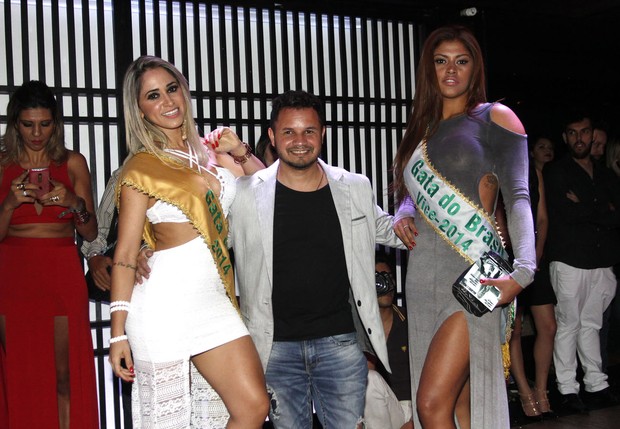 Gaby Rodrigues, Lindberg Alves e Rosie Oliveira: pose antes do barraco (Foto: Celso Tavares/EGO)