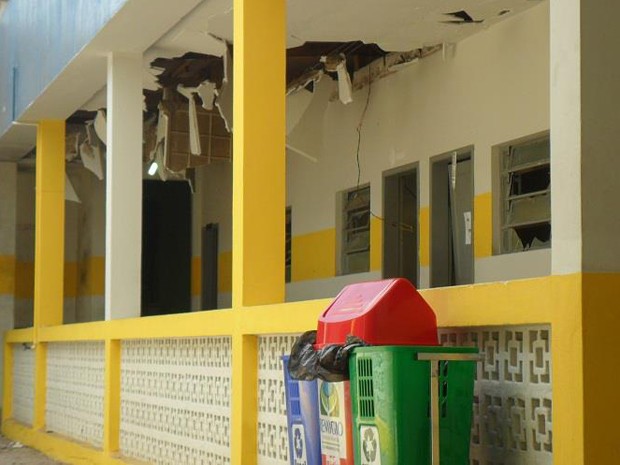 Com a explosão, parte da Prefeitura de Remígio ficou danificada (Foto: Divulgação/7ªDRPC )