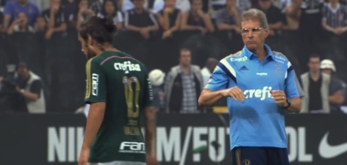 Capita reprova reclamação de Valdivia ao ser substituído: 