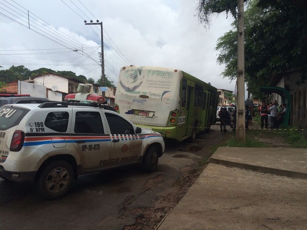 G1 Jovem tenta assaltar ônibus e morre após passageiro reagir em São