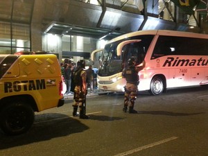 Contra protestos, Verdão volta a São Paulo de ônibus durante a madrugada