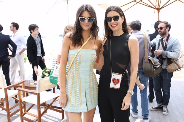 Kendall Jenner e a blogueira Camila Coutinho em evento da Fendi, em Cannes (Foto: Luiza Ferraz / Divulgação)