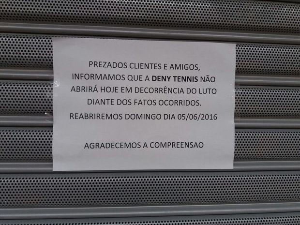 Loja em que a funcionária trabalhava não abriu neste sábado (4) (Foto: Anderson Barbosa/G1)