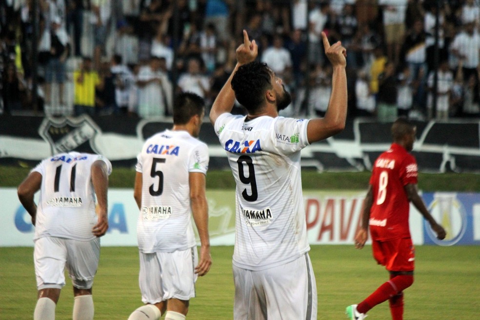 Nando comemora gol da vitória do ABC sobre o Vila Nova (Foto: Diego Simonetti/Blog do Major)