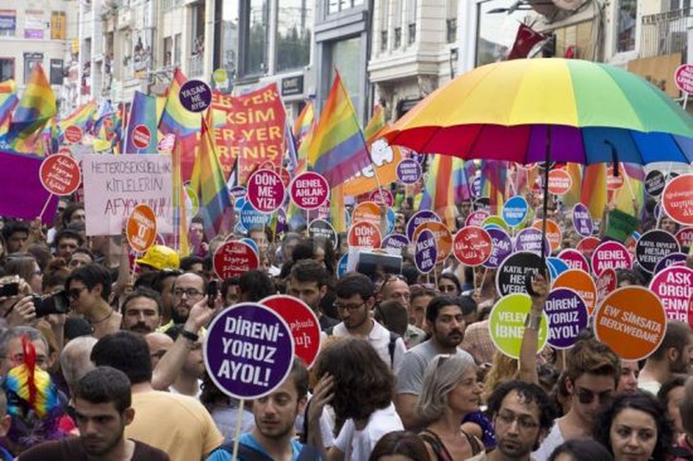 Ativistas Turcos Decidem Manter Marcha Do Orgulho Gay Mesmo