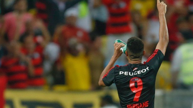 Hernane gol Flamengo contra o Bahia (Foto: Alexandre Cassiano / Agência O Globo)