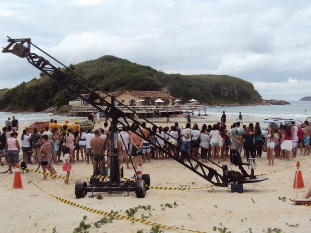 Curiosos lotaram a praia do Peró para acompanhar os trabalhos da equipe da novela das 9 (Foto: Arquivo pessoal/Alexandre Vidal)