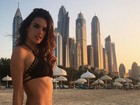 Alessandra Ambrósio, de biquíni, exibe barriga chapada em Dubai