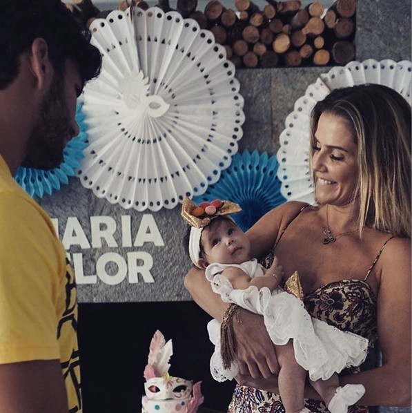 Deborah Secco e Hugo Moura com a filha, Maria Flor (Foto: Reprodução/Instagram)
