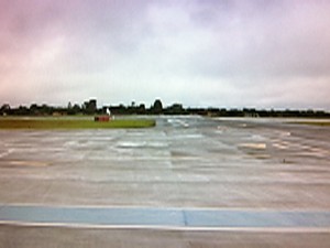 Pista do aeroporto de Uberlândia é liberada (Foto: Reprodução/TV Integração)