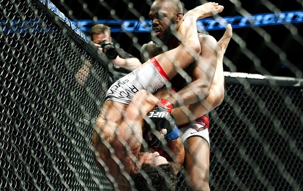 UFC 152 JOn jones e vitor belfort (Foto: Agência AP) UFC 152 JOn jones e vitor belfort (Foto: Agência AP)