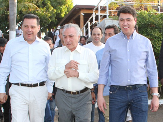 Governador Marconi Perillo (PSDB), presidente em exercício Michel Temer (PMDB) e senador Wilder Morais (PP) aniversário Nerópolis Goiás (Foto: Divulgação/Assessoria Wilder Morais)