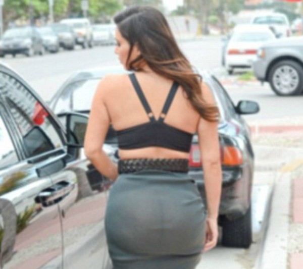 Kardashian nega uso de enchimento no bumbum: Todo mundo já me viu