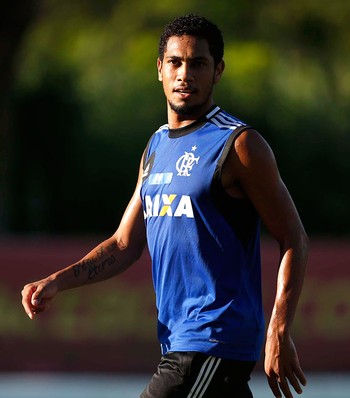 Hernane no treino do Flamengo (Foto: Alexandre Cassiano / Agência O Globo)
