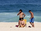 Após vitória contra França, lateral Marcelo curte a praia de Ipanema
