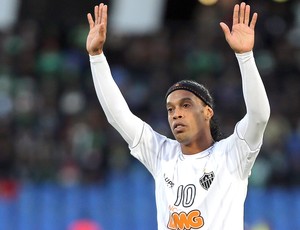 Ronaldinho Gaúcho jogo Atlético-MG contra Guangzhou Evergrande (Foto: EFE)