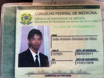 Suspeito afirmou já estar atuando como médico a cerca de um ano (Foto: Divulgação/Polícia Civil)