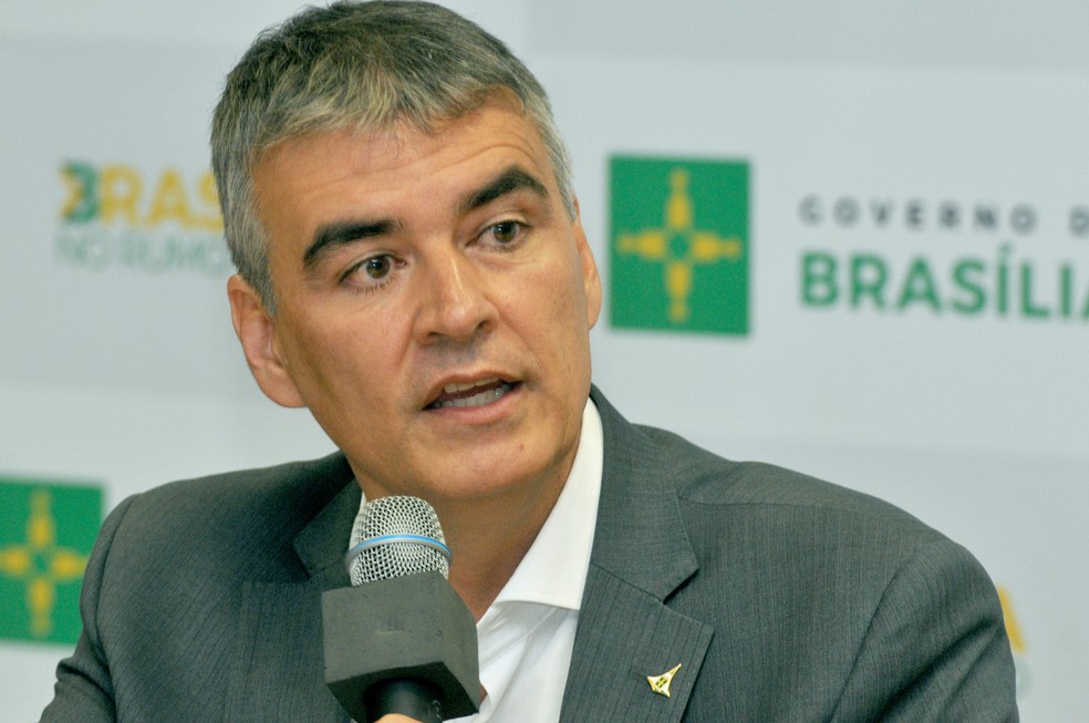 O secretário da Casa Civil, Sérgio Sampaio, em entrevista coletiva (Foto: Tony Winston/Agência Brasília)