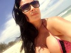 Solange Gomes faz selfies frente e verso para exibir 'fartura': 'Toda boa'